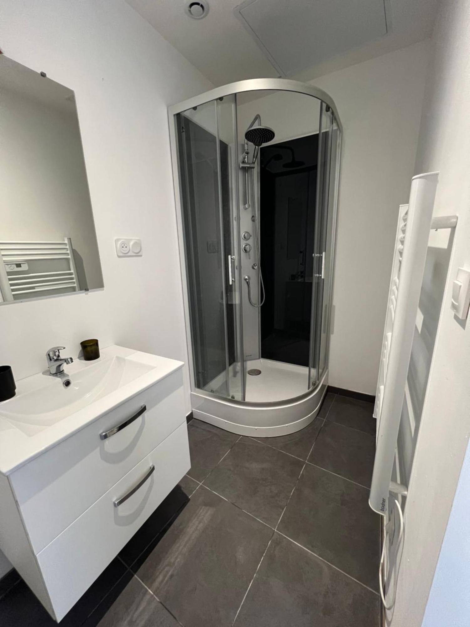 Jolie Chambre Dans Maison Renovee, Beautifull Room In Shared House Roubaix Buitenkant foto